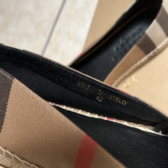 Burberry Shoes new with box and one dust bag only - Picture 7 of 9